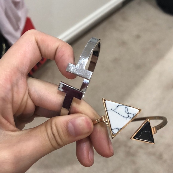 jewelry- FREE BRACELET, earrings, necklaces - Picture 6 of 7